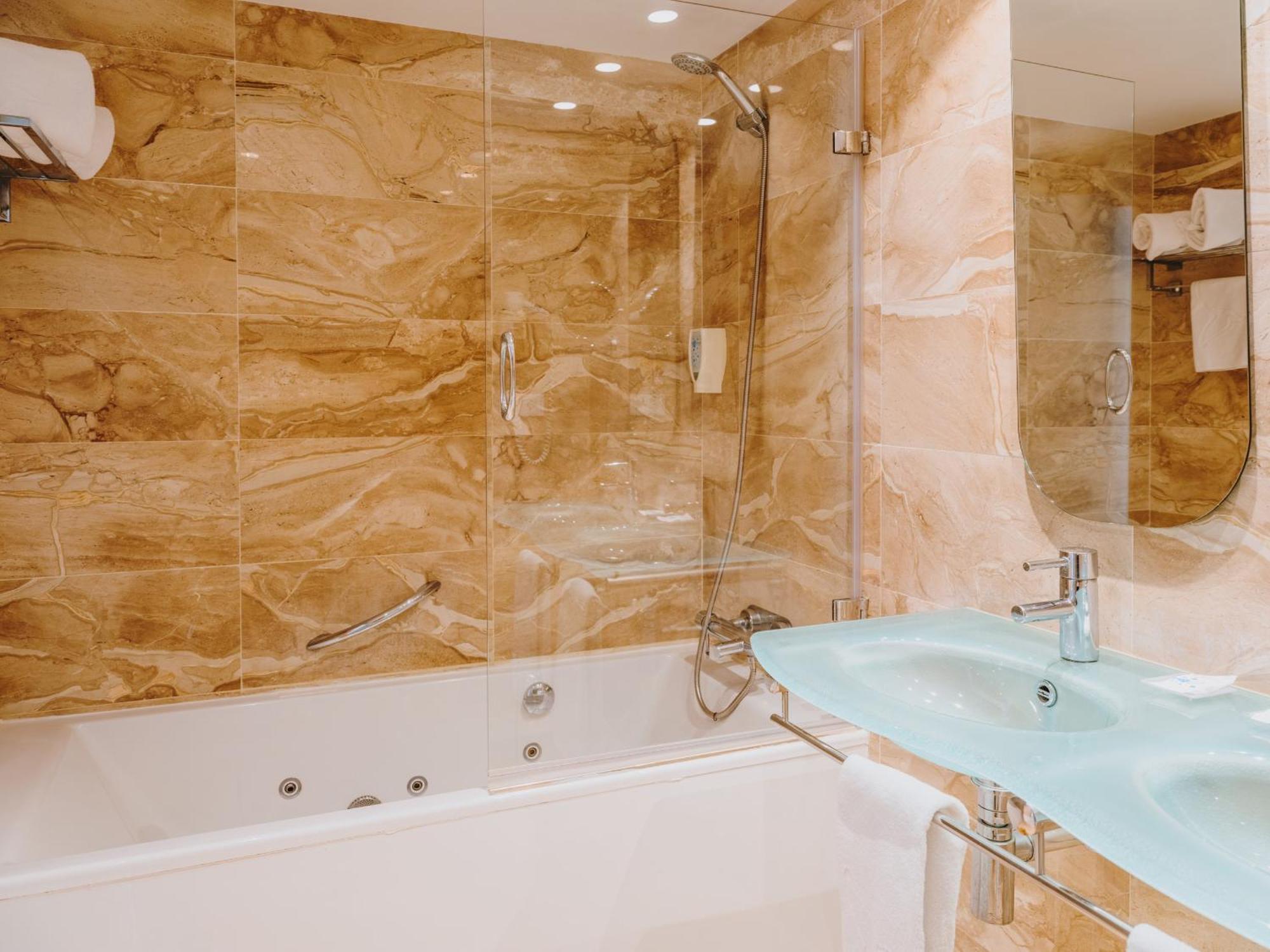 Suite Spa Bath